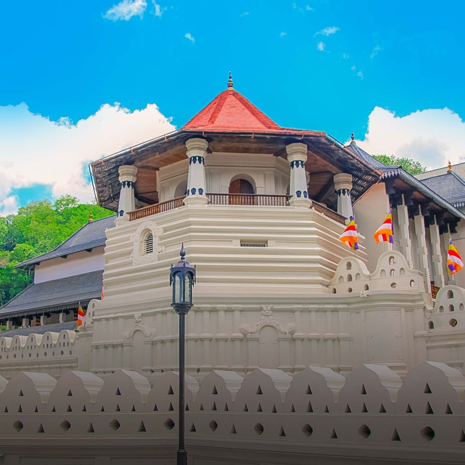 Hiking in Ella's Green Valley